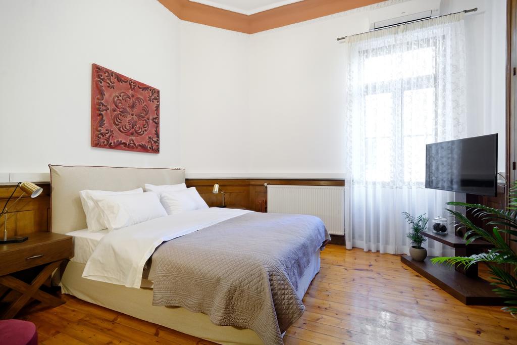 Short Term Furnished Apartment in Athens